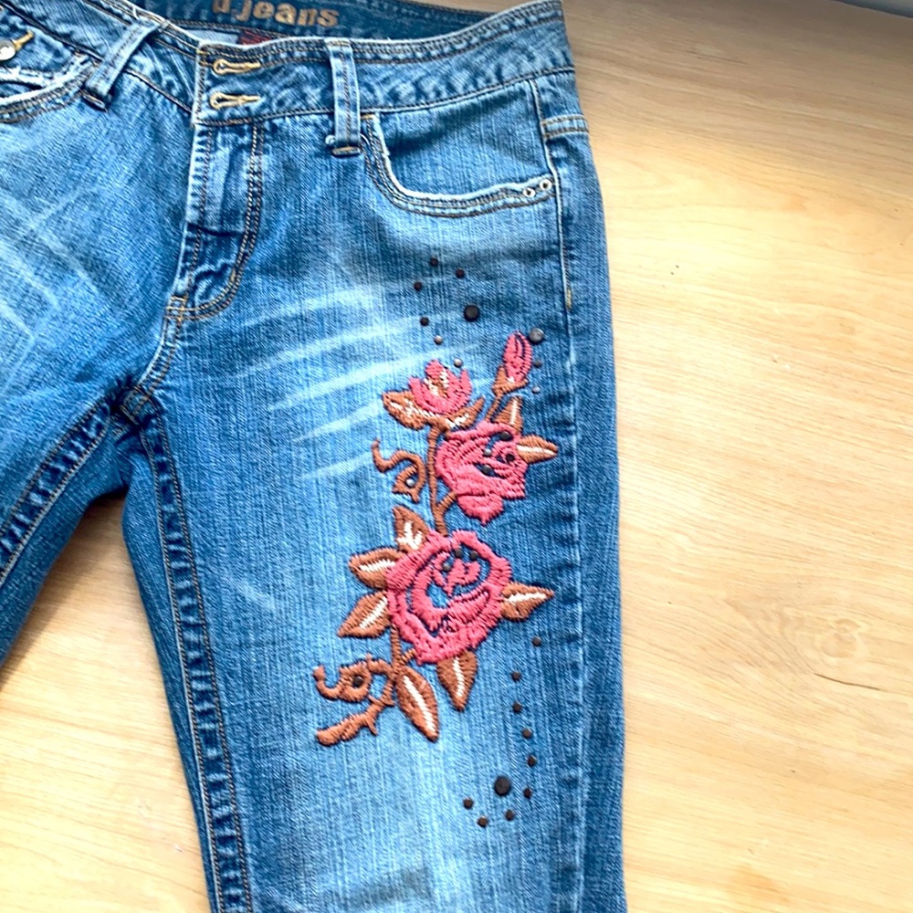 d jeans embroidered rt leg, excellent, love these and they are so hot in style!